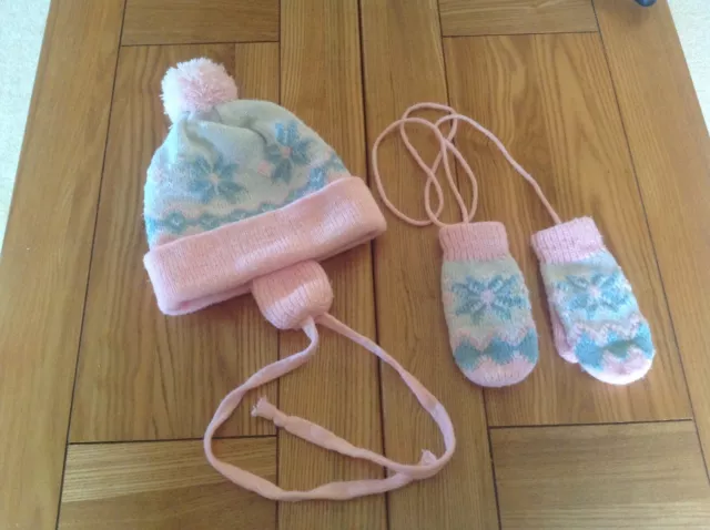 VINTAGE Baby Bobble Hat & Mittens Set.  Age 3 - 12 months. Girls