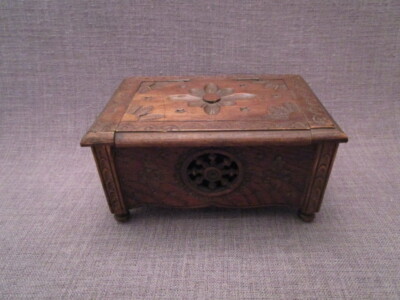 Breton Boite bretonne ancienne en bois-GOURRET Quimper 