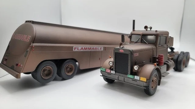 PETERBILT 281 AVEC SA SEMI-REMORQUE TRANSPORT DE Bois 168018001751