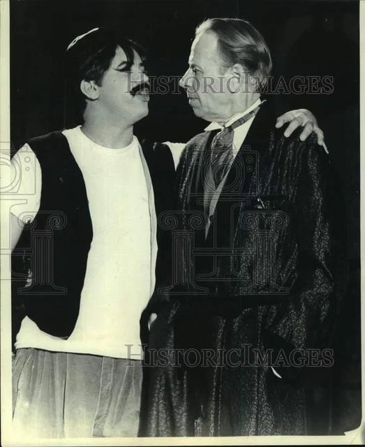 Press Photo Actors Robert Ibbs & Richard Yzaguirre in Play "Pygmalion"