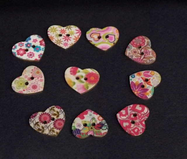 10 bottoni in legno a forma di cuore motivo floreale, assortiti cucito patchwork