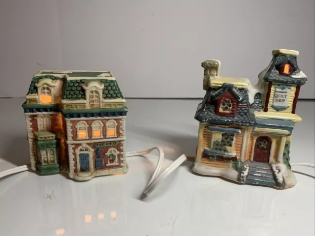 *Christmas Village Quilt Shop & Post Office Ceramic Building L R 1993 Lighted