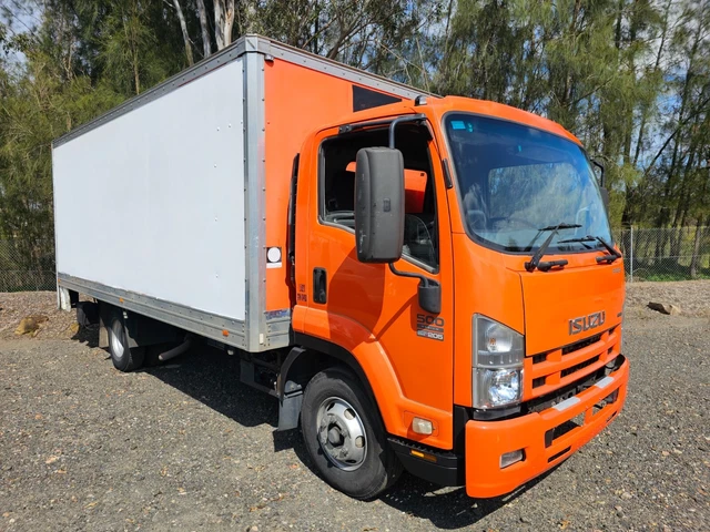2008 Isuzu FRR500 tailgate loader pantech truck