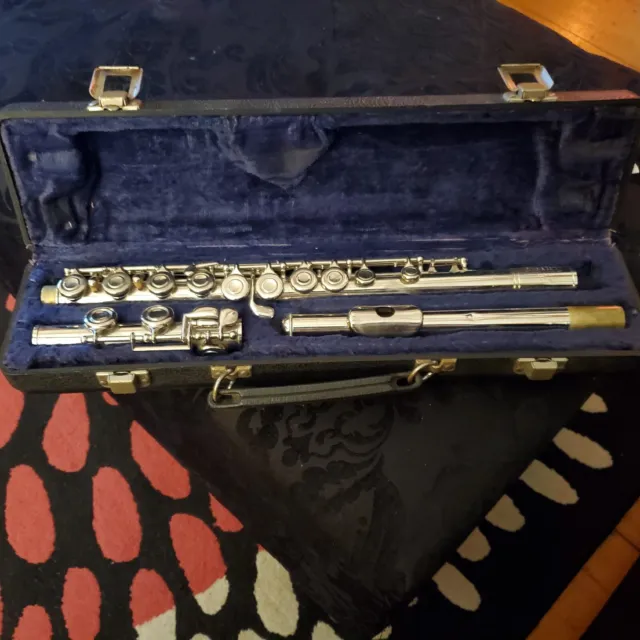artley flute 17-0 with case silver finish great shape