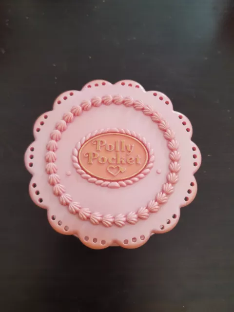 Vintage 1994 bluebird Polly Pocket Birthday Cake Party Surprise Compact!