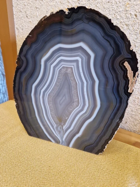 Große Achat Geode geschliffen und poliert mit Standfläche
