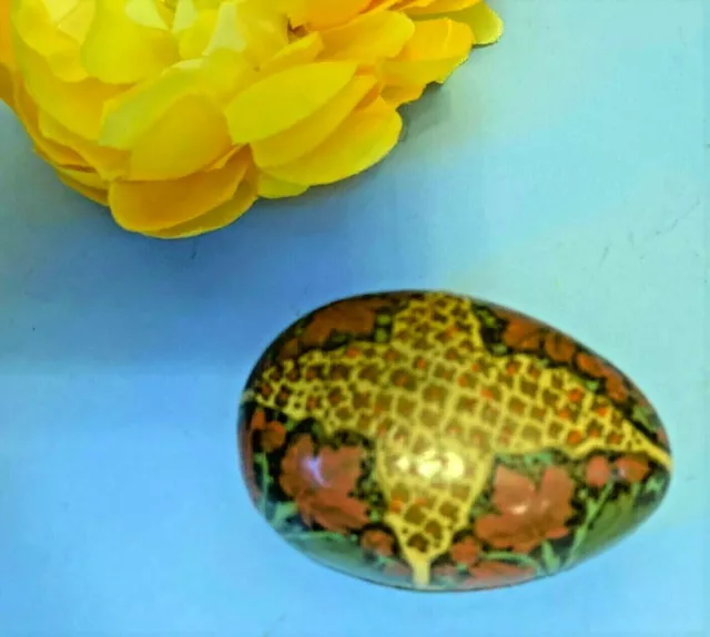 Vintage  Floral Lacquer Paper Mache Handpainte Jewelry Trinket Box Egg India 3"L