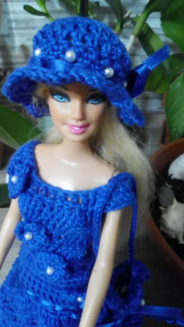 Vestiti barbie all'uncinetto con cappello e borsetta - fatto a mano