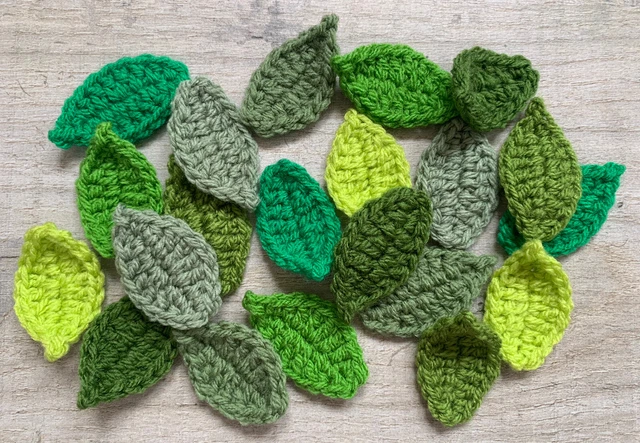21 x Handmade Crochet Mixed Green Leaf Applique, Embellishments, Motif