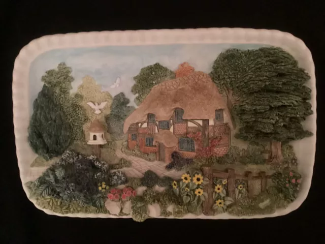 Lilliput Lane,  HONEYSUCKLE PLAQUE (10th, Anniversary Commemorative Plaque) 1996