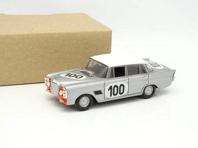 Vitesse 1:43 - 1 - Coche a escala - ref. #CLC034 Mercedes Benz 240D