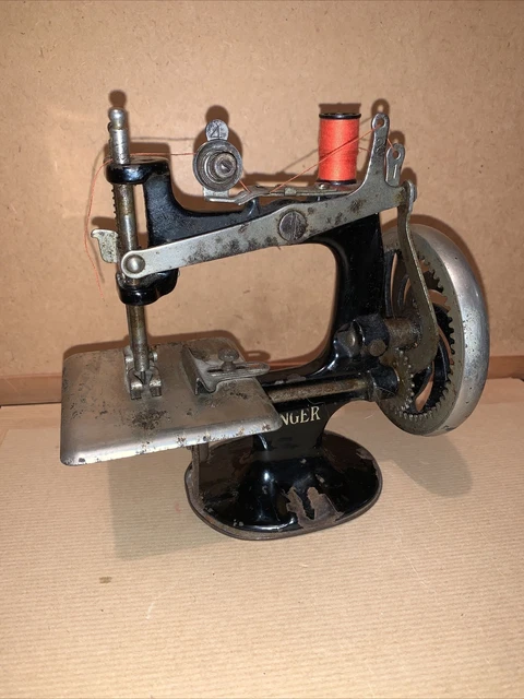 Machine à Coudre Jouet SINGER Pour Enfant - Avec Sa Boîte D'origine - Occasion
