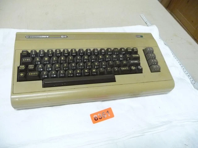 8361. Vecchia tastiera Commodore 64 per hobbisti 8361. Vecchia tastiera Commodore 64 per hobbisti