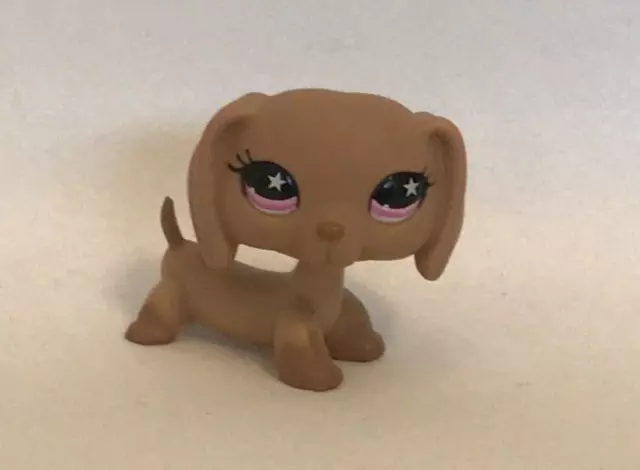 Littlest Pet Shop Dachshund dog #932 pink eyes