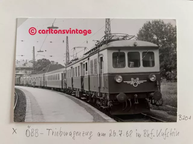 E-Lok ÖBB Triebwagenzug im Bhf Kufstein 1968 I Historisches Eisenbahn Foto