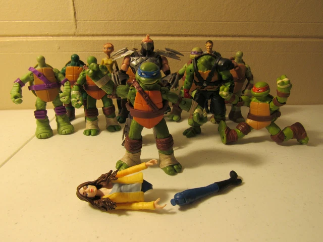 Lot of 12 broken Teenage Mutant Ninja Turtles Action Figures 2012 Series TMNT