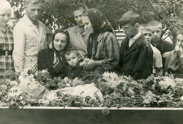 Man post mortem funeral mourning family children odd vintage photo