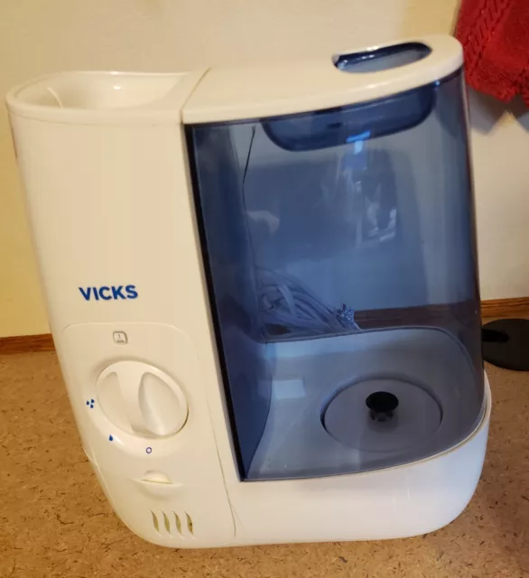 Vicks 1-Gallons Tabletop Warm Mist Humidifier (For Rooms Up To 400-sq ft)