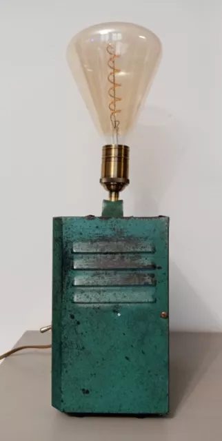 Lampe vintage, style industrie,l objet détourné, ancien chargeur de batterie 2
