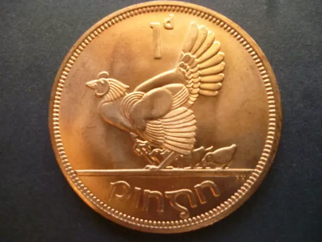 Irish Bright Uncirculated 1968 One Penny Coin Old Type Bronze Eire Larger 1D.