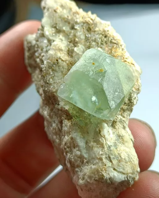 Cristal de fluorite verte naturelle sur matrice de la vallée de Nagar,...