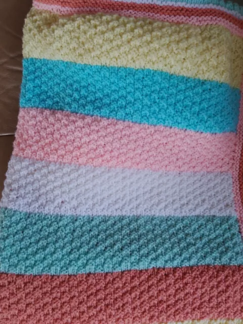 Neu handgestrickte Babydecke 2