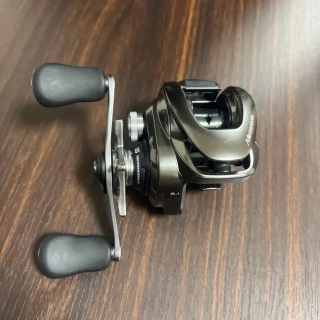 Shimano 20 Metanium XG Right Handle 8.1:1 Gear Casting Reel with box in stock 2