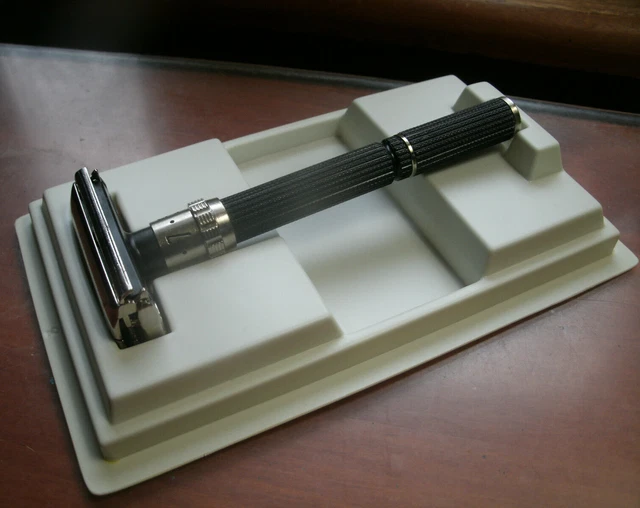 Vintage Gillette  P2 Adjustable Short Handle 1-9 TTO Black Beauty-Unused In Case