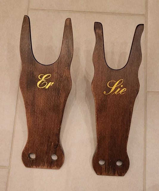 2x alter Stiefelknecht Schuhauszieher aus Holz mit Monogramm „Er“ und "Sie"