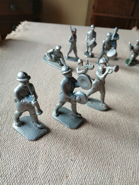 Lot D' Anciennes Figurines Soldats De Défilé En Alu, Quiralu