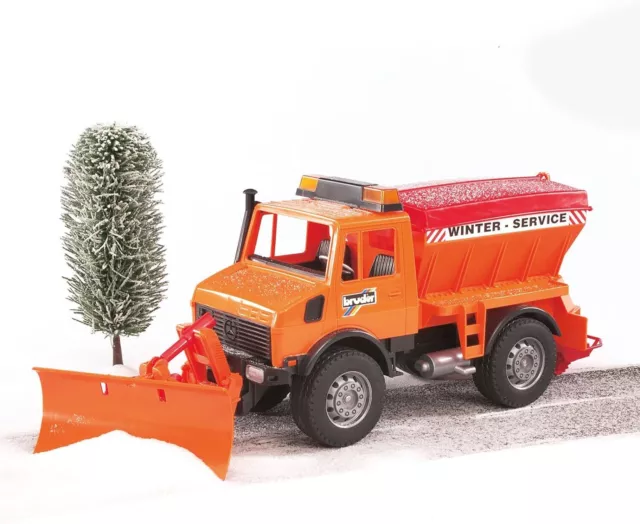 BRUDER 02572 Unimog Winterdienst mit Räumschild Schneepflug Schneeräumer Streu