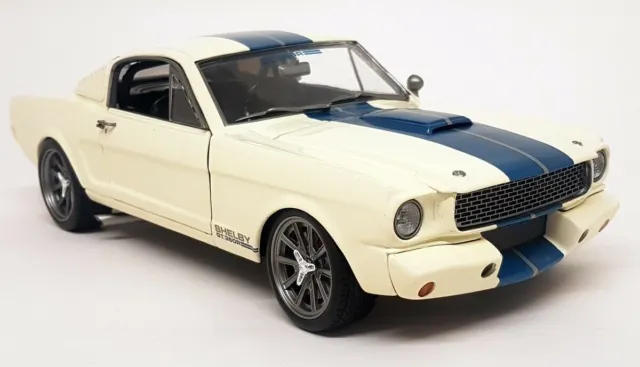 Acme 1/18 Ford Mustang Shelby GT350R Street Fighter Wht Diecast Model Car