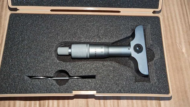 Mitutoyo depth micrometer good condition Japan