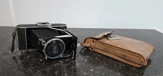 A vintage early 20th Century German Compur-Rapid F Deckel Munchen film