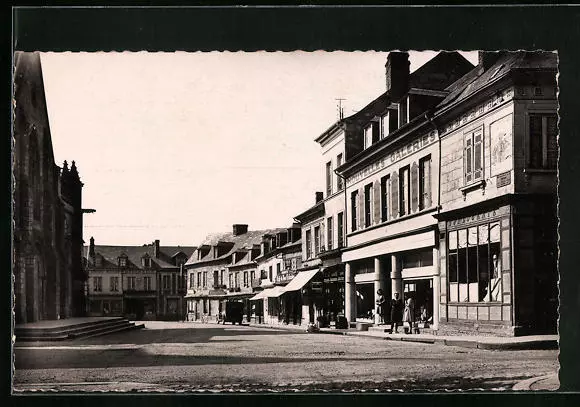 CPA Beuzeville, La place de l´Eglise