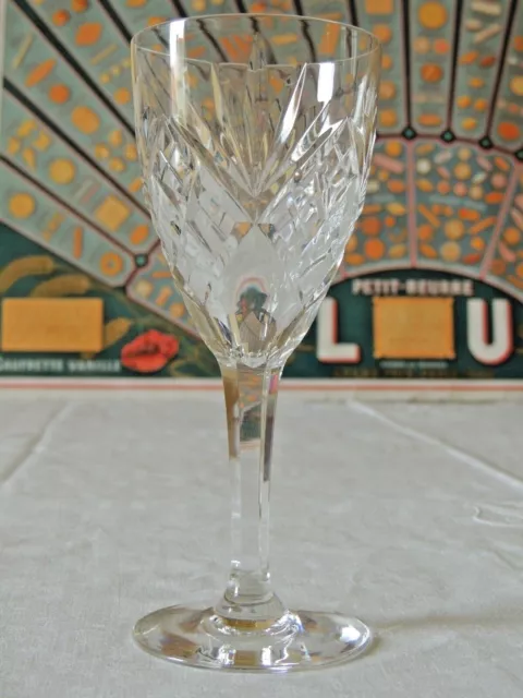 Très beau verre à vin en Cristal St Louis Modèle Chantilly - service H:15,3cm