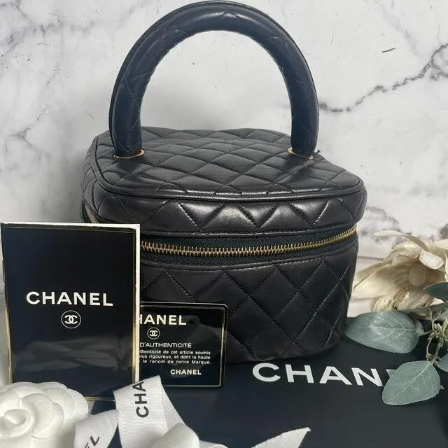 CHANEL MATELASSE VANITY Handbag Pouch Coco Logo Lambskin Black Vintage  Authentic £711.23 - PicClick UK