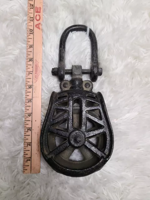 VINTAGE Black Cast Iron Unmarked Steampunk Industrial BARN HAY PULLEY