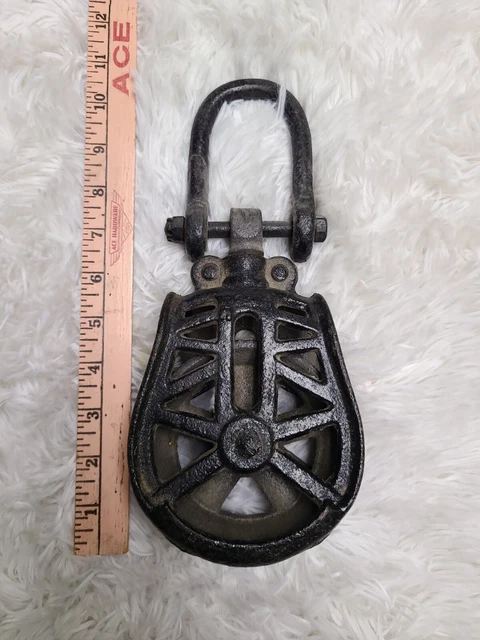 VINTAGE Black Cast Iron Unmarked Steampunk Industrial BARN HAY PULLEY