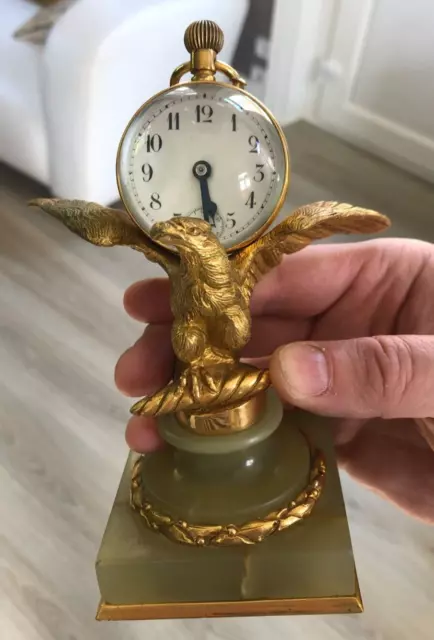 Superbe Pendule horloge de table aigle en bronze doré et boule