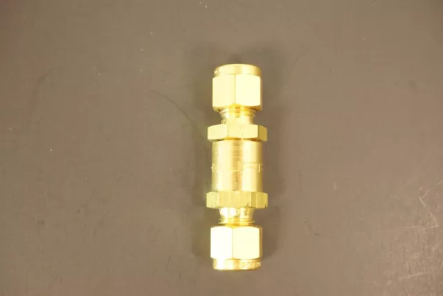 Check valve, NUPRO/swagelok, 1/4 tube ports, 1/3 psi, Poppet CV, B-4C-1/3