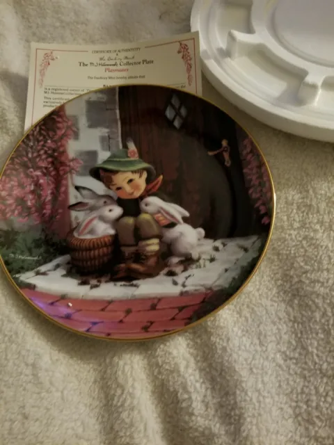 PLAYMATES collector plate Hummel, Gentle Friends Collection
