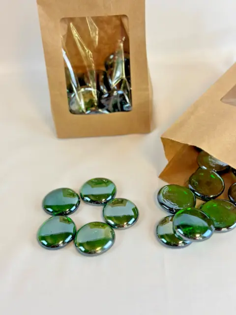 25 Muggelsteine grün schimmernd Glassteine Dekosteine Glasnuggets 30 bis 35mm