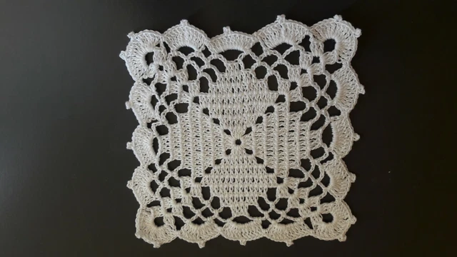 Lot De 2 Napperons Au Crochet - Fait Main - Occasion, Quelques Marques D'usure
