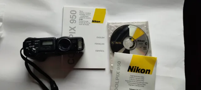 Nikon Coolpix E950 für Bastler/ Blitzlicht defekt mit Gebrauchsspuren am Gehäuse 8
