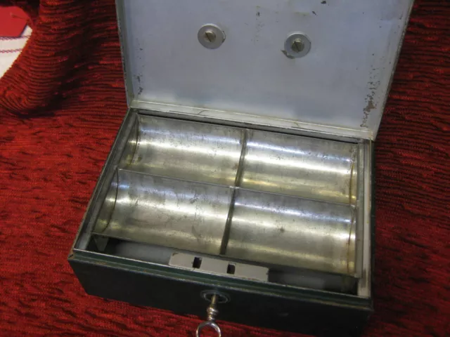Alte Geldkassette Ladenkasse Metall dunkelgrün mit Schlüssel 2