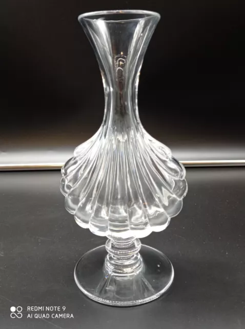 Vase en cristal de BACCARAT modèle Coquille  , Hauteur 21 cm . 2