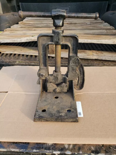 F. Armstrong, Bridgeport Ct, Pipe Vise,  Patent 1882 Bench vise