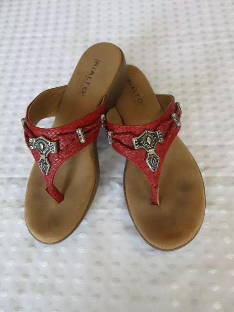 Rialto Comfort "Bailee" Faux Leather Red Thong Sandals w/Metal Accents SZ 7.5