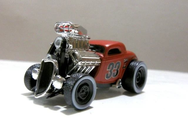 MUSCLE MACHINES 1933 Ford Hot Rod Coupe 1:18 Scale Diecast